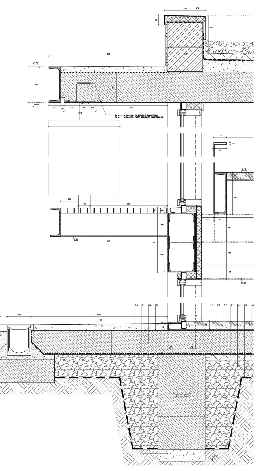 C:0 BCQ4.EDIFICACIOCAP Dr Pujol i Capsada7.DO4.COM1.Envia